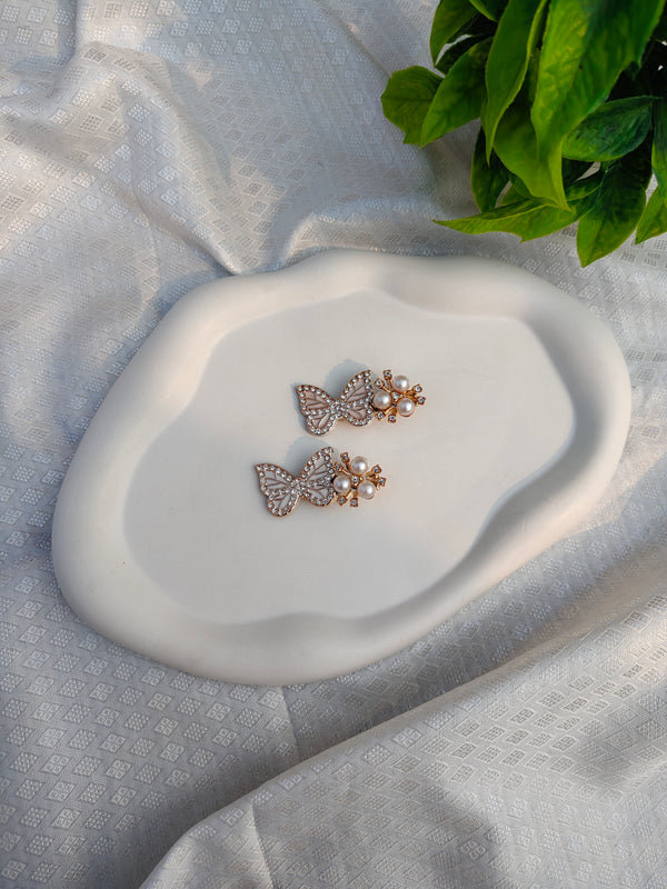 Elegant White Butterfly and Pearl Gold Hair Clip Set (2-Piece)