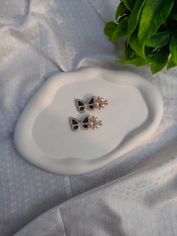 Elegant Black Butterfly and Pearl Gold Hair Clip Set (2-Piece)