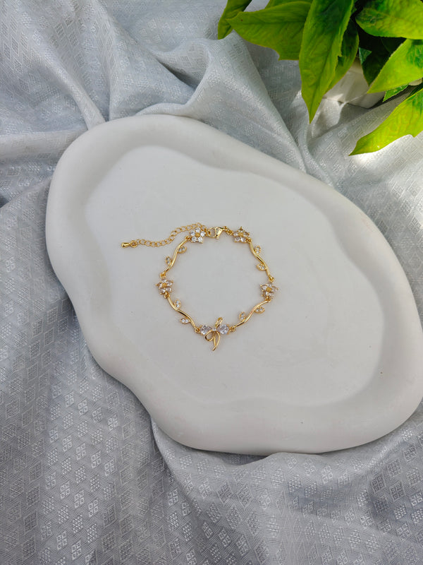Dainty Floral Bow Bracelet With Gift Box